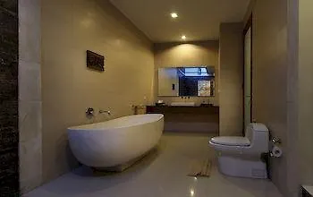 Отель Kubu Cempaka 3*
